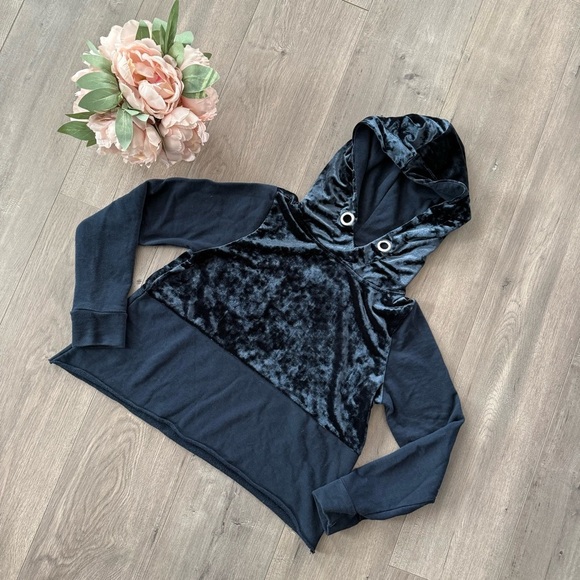 🍁5 for $15🍁 ONLY Our Story Navy Crushed Velvet Semi Cropped Hoodie - Picture 1 of 4
